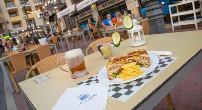 Restaurant and bar services
